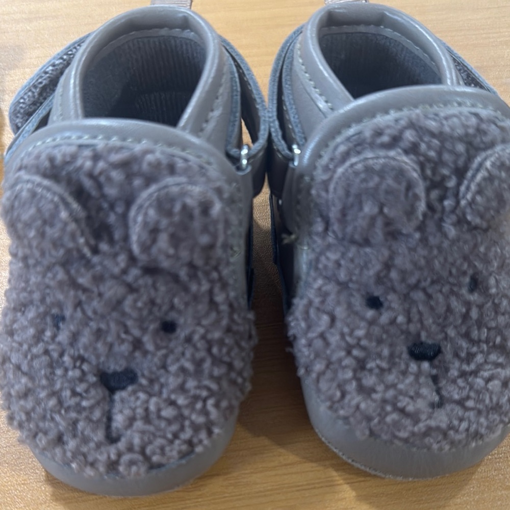 Adorable Gray Kids Shoes with Bear Design